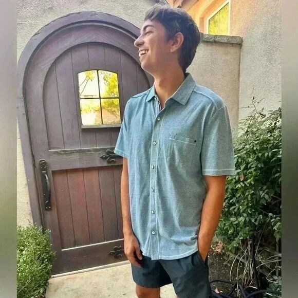 Tommy Bahama button down polo with the famous Logo. Breathable fabric Sz. Med. - Picture 7 of 11